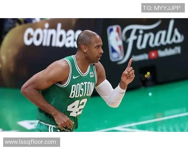 霍福德谈与库里做队友的感受：从对手到队友的巨大转变